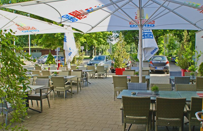 Terrasse und Biergarten des Restaurant Neckarau